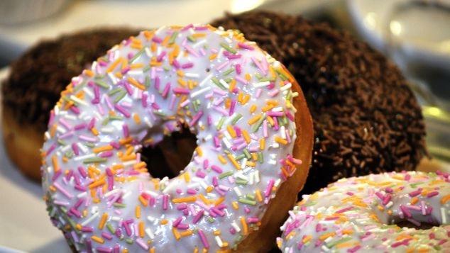 Donut hấp dẫn người ta cả về thị giác lẫn vị giác.