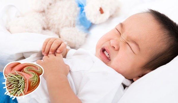 Trẻ em bị nhiễm giun thường bị đau bụng, giảm hấp thu dinh dưỡng, khả năng phát triển trí tuệ và thể chất bị ảnh hưởng nghiêm trọng