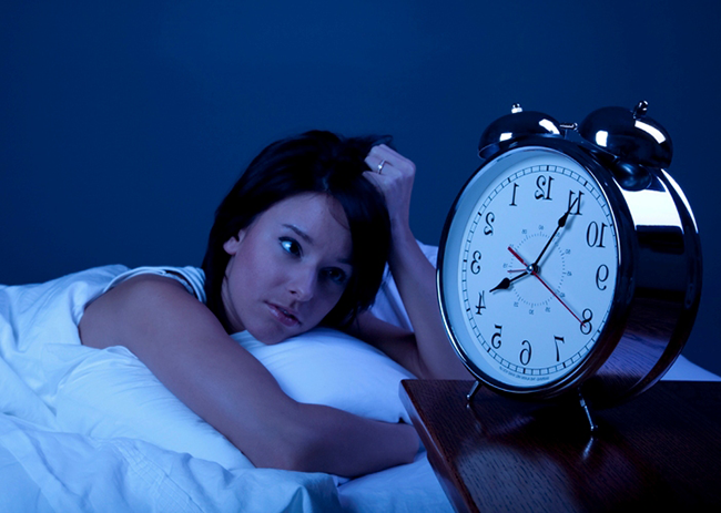 Việc thức khuya cũng làm giảm chức năng miễn dịch và dễ dẫn đến nhiều bệnh mà bạn không bao giờ nghĩ đến (Ảnh: Internet)