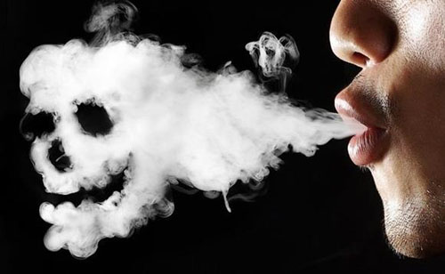 Hút thuốc lá đươc xem là nguyên nhân hàng đầu gây ung thư vòm họng (Ảnh minh họa)