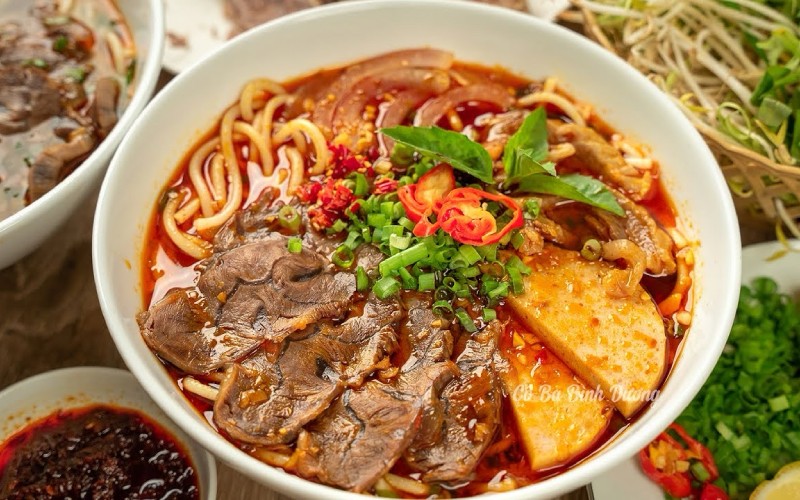 Bún Bò Huế Chuẩn Vị – Hướng Dẫn Tự Nấu Chi Tiết Từ A-Z